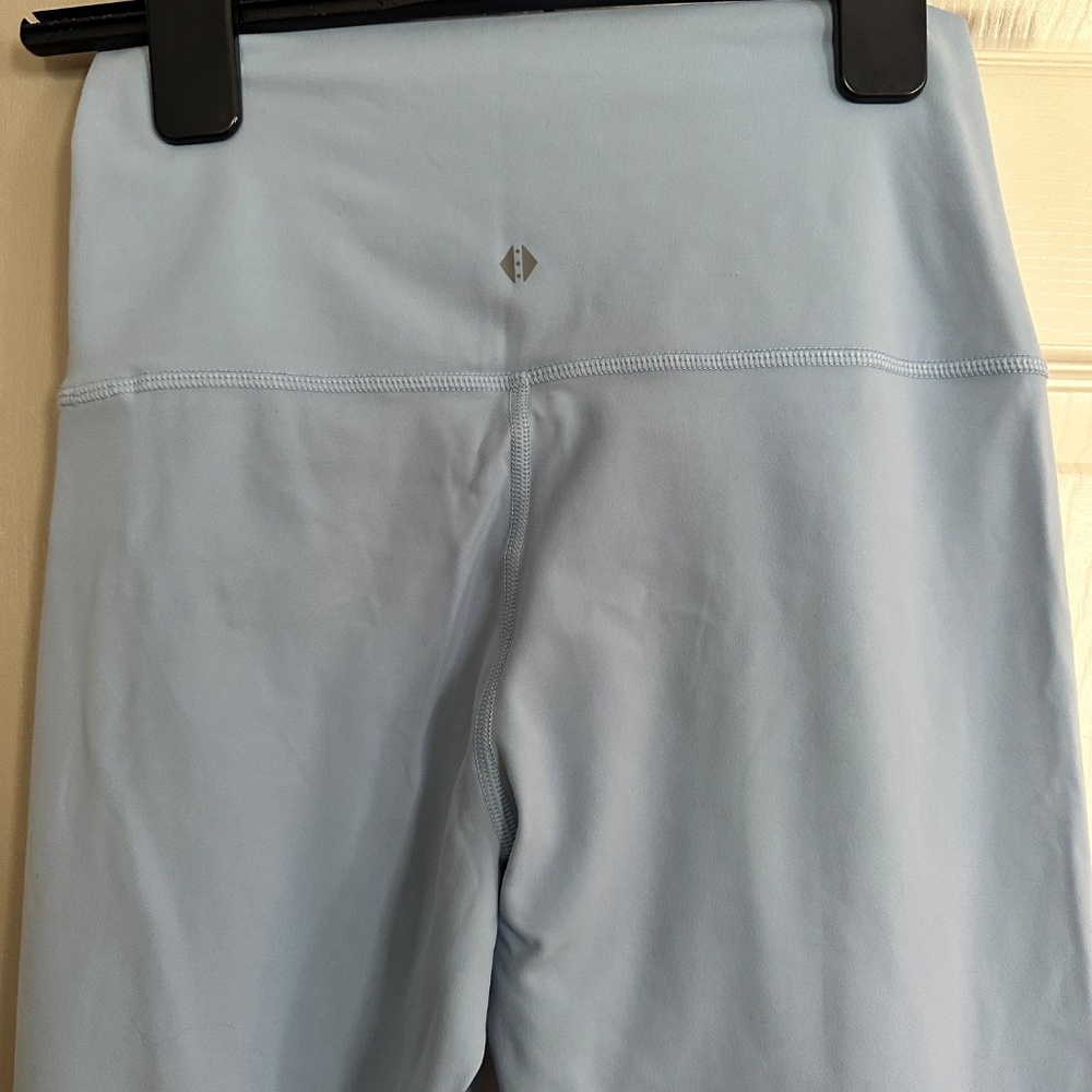NWT TAVI High Waisted 7/8 Leggings Wave Blue Medium Activewear - Picture 2 of 9